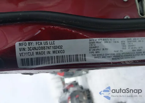 2022 Jeep Compass Latitude 4X4 z USA, uszkodzony, nr VIN 3C4NJDBB7NT102432